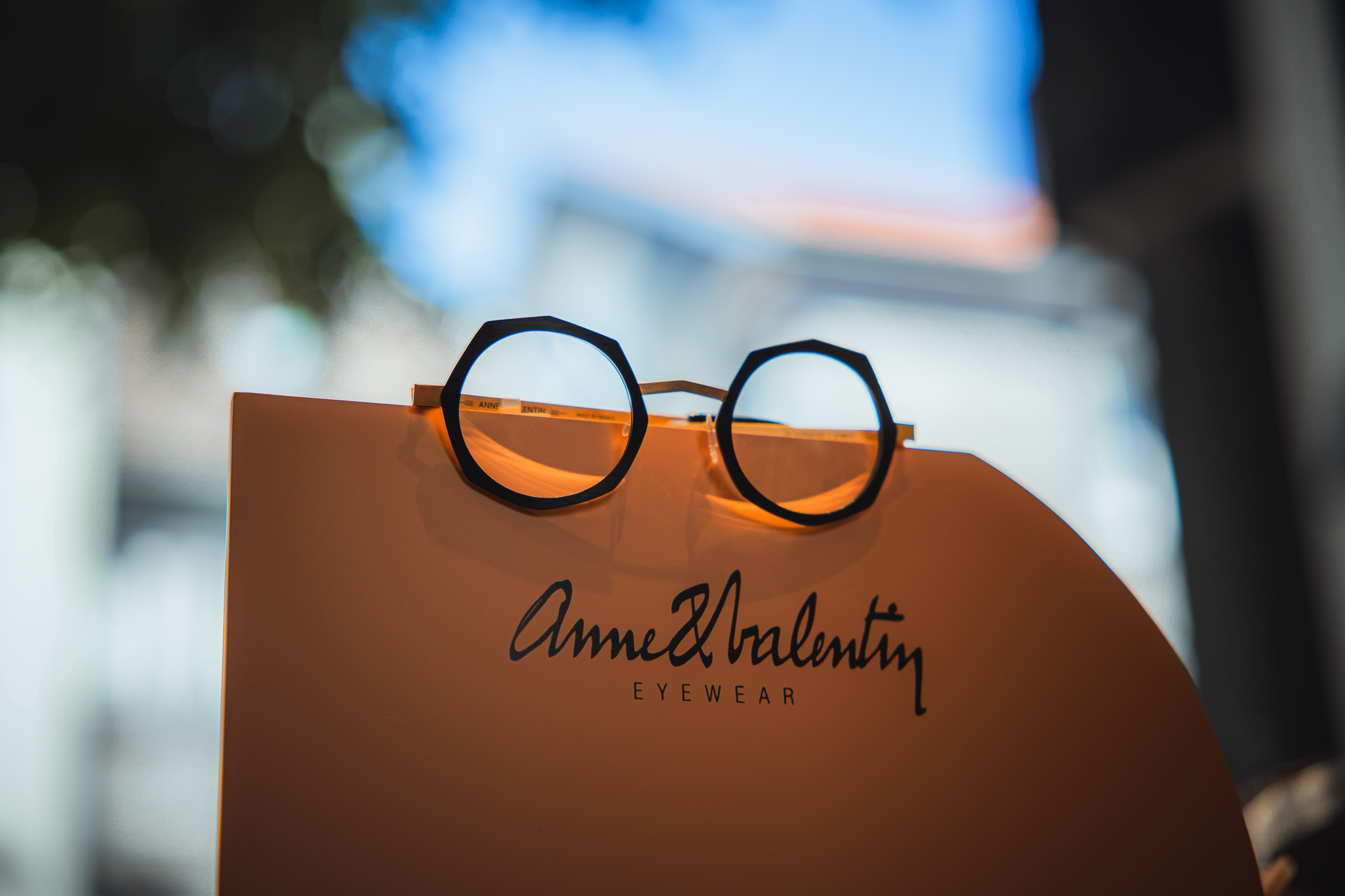 Anne et Valentin Eine Auswahl an Minadi Brillenmodellen in Hattingen